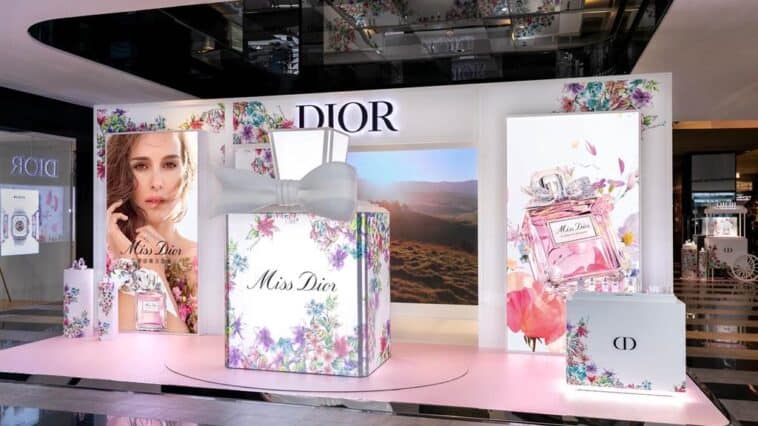 Trendul sezonului: Parfumul "Miss Dior" în centrul atenției