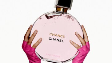 Parfumuri cu Trandafir: Cele Mai Bune Opțiuni Pentru un Miros Romantic 1 Parfumuri cu Trandafir